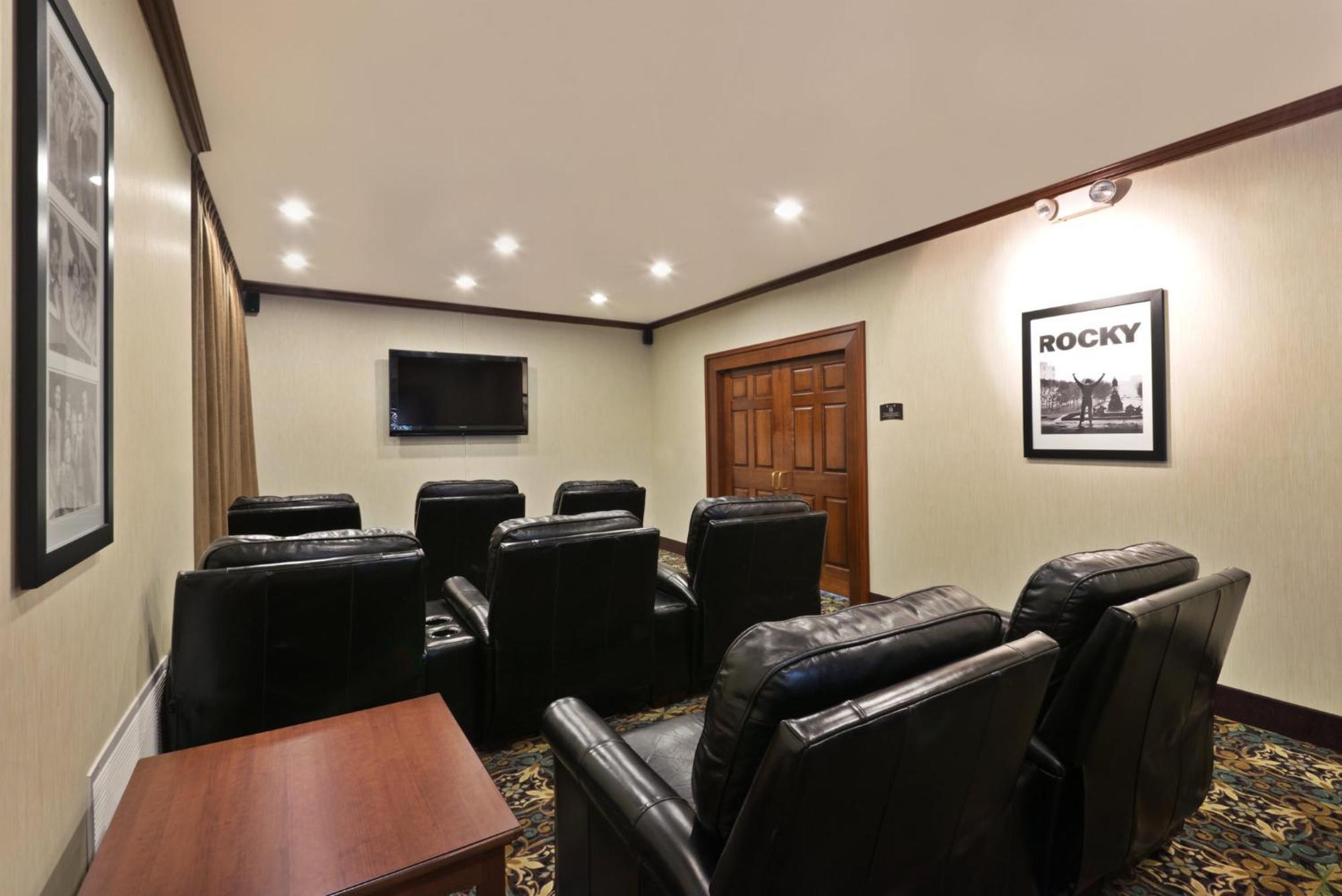 Hotel Staybridge Airport By Ihg