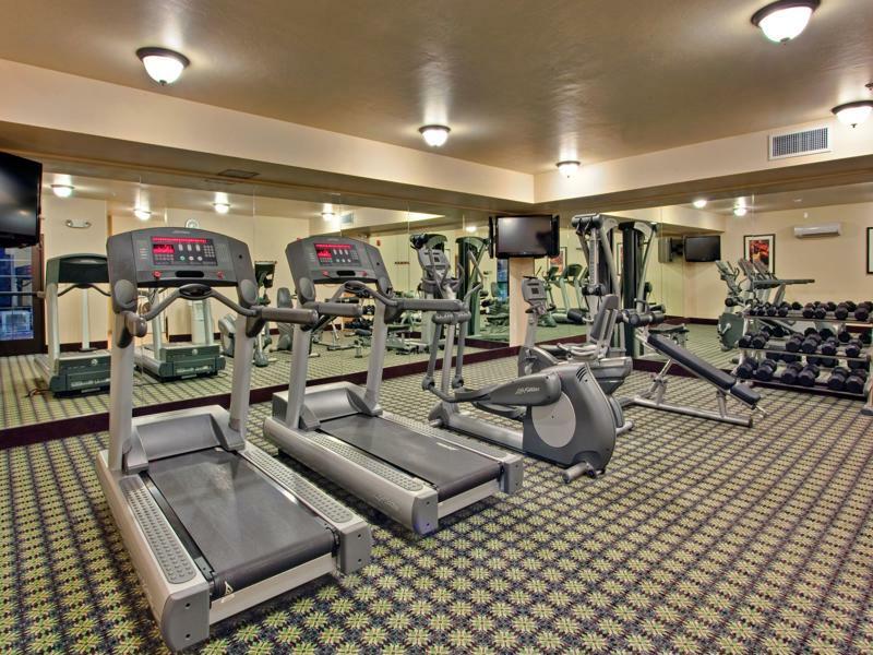 Staybridge Airport By Ihg Hotel