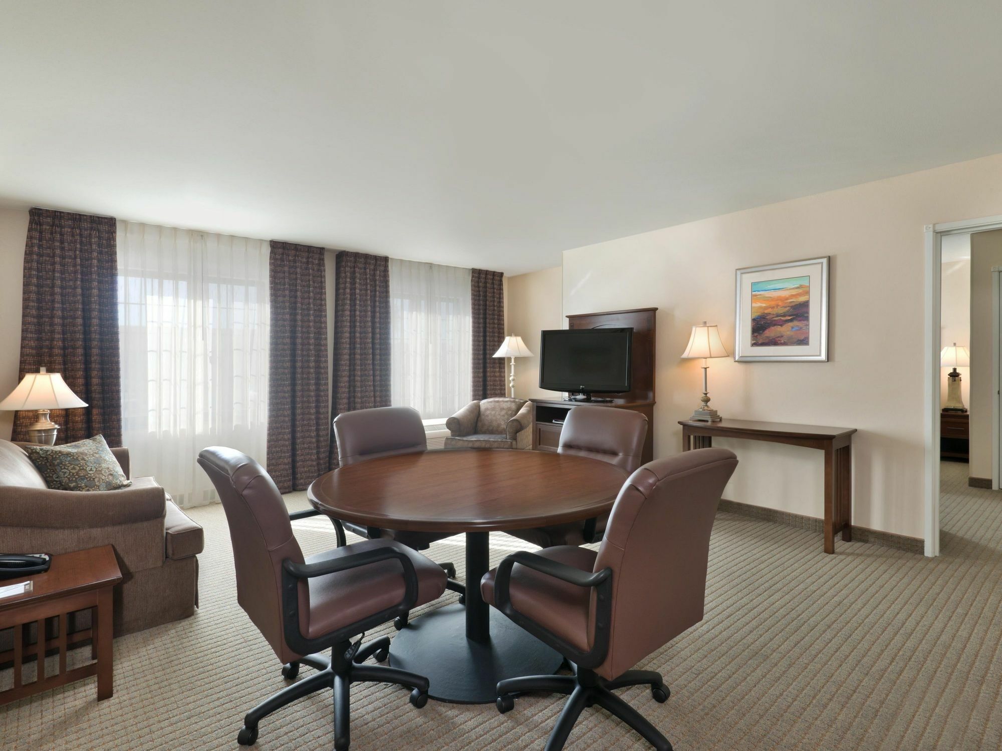 Hotel Staybridge Airport By Ihg