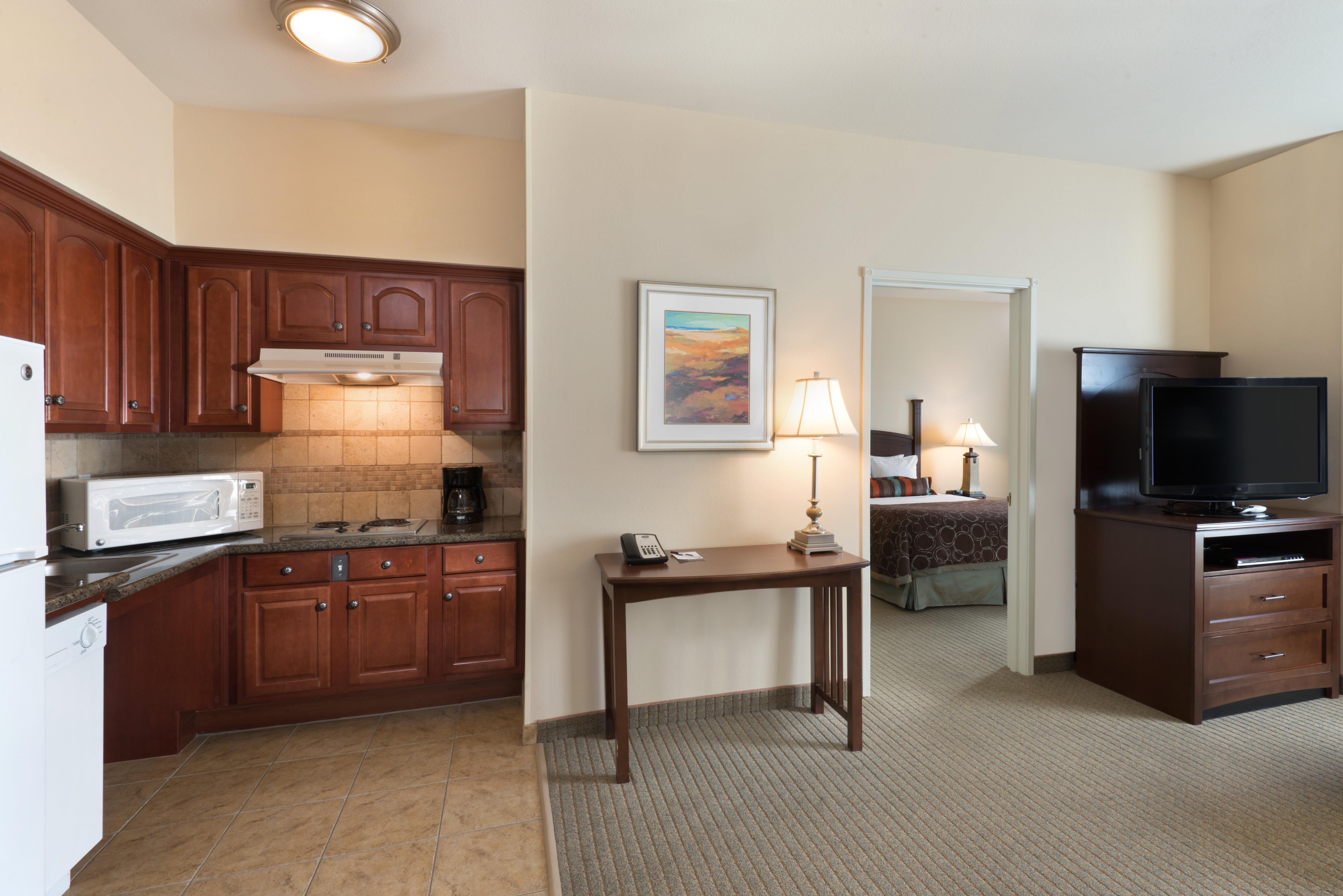 Hotel Staybridge Airport By Ihg 3*